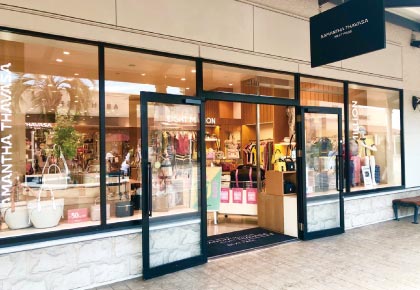 直営ショップで販売を担当。商品数やブランドが多いため、メモをノートにまとめて勉強しながら商品知識を得ていったという。