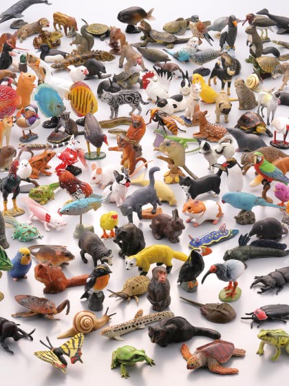 『チョコエッグ』や『タケヤ式自在置物』など商品ラインナップは多彩。SNS投稿で紹介されているのを発見すると、苦労が吹き飛ぶという。