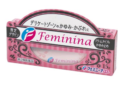 入社以来、お菓子やヘルスケア用品、カップラーメンなど、さまざまな商品のデザインを担当。買い物に行くと、商品を手に取りながらついパッケージやフォントを観察してしまうという。