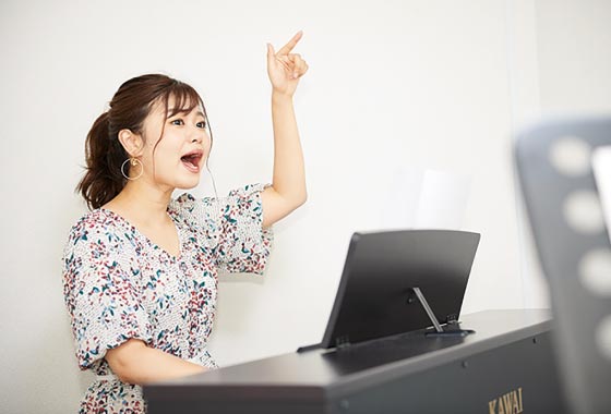 ▲ レッスンは生徒とマンツーマン。海江田さんは大阪にあるスタジオで教えている。