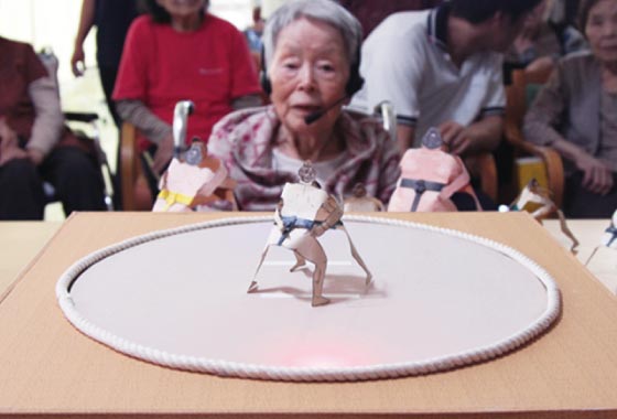 ▲ 会社が手がけた声で操作する紙相撲ゲーム「トントンボイス相撲」。